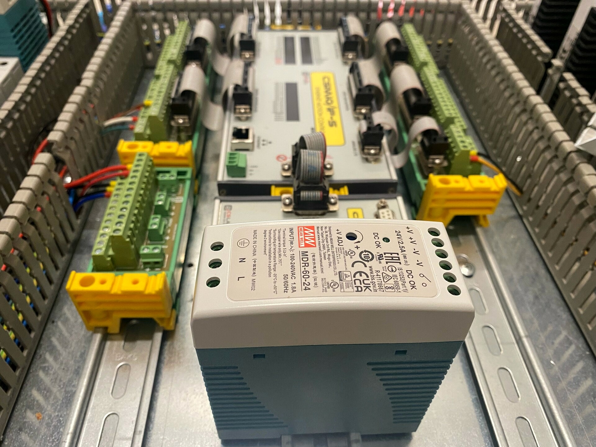 cslabs-meanwell-mdr-60-hutschienen-netzteil-24v-2-5a image 2