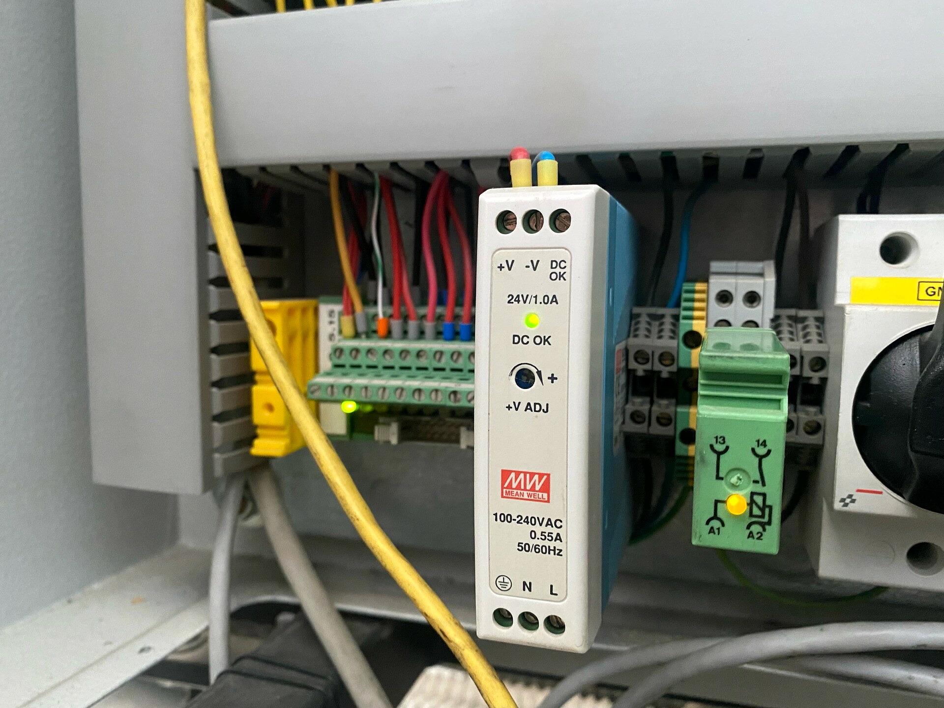 cslabs-din-hutschienen-netzteil-24v-1a-meanwell-mdr-20 image 2
