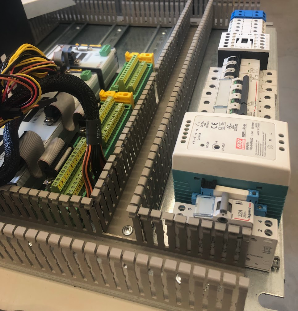 cslabs-din-hutschienen-netzteil-24v-4a-meanwell-mdr-100 image 2